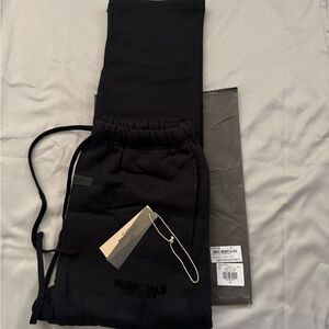 Black essential sweatpants